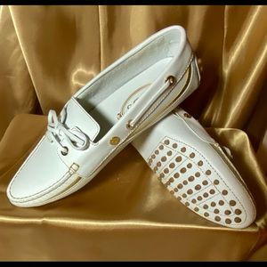 TOD’S NEW Drive Moccasins, Sz. 7.5.  NEW White/Gold Leather.Tan Bump Sole. W/Box